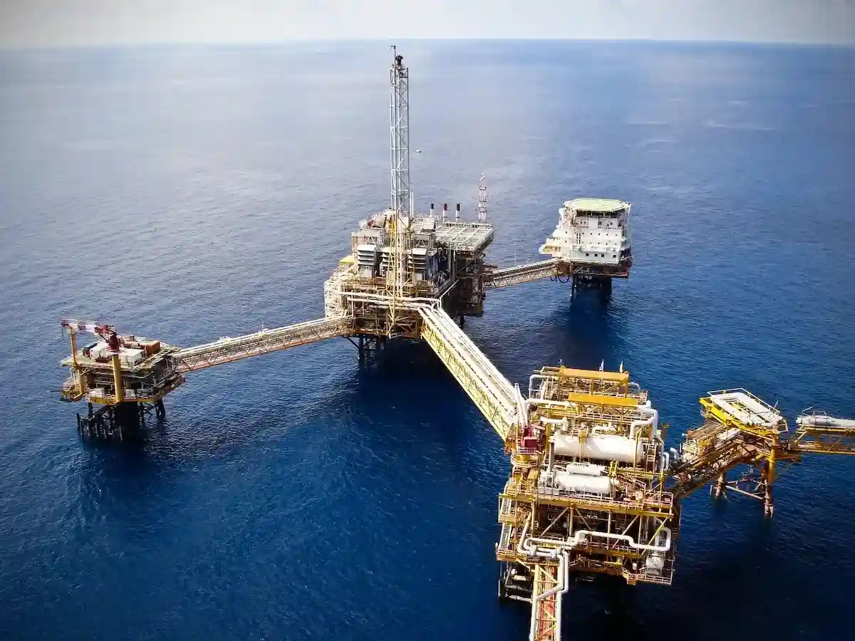 Marine vessel supporting offshore operations