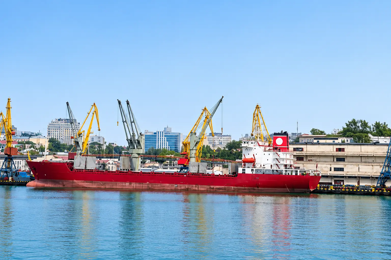 Bulk material vessel and port handling operations